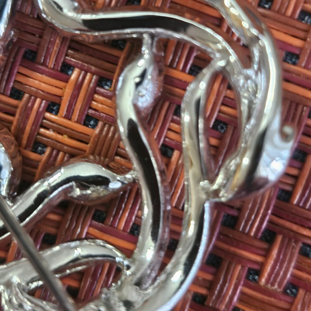 Vintage Silver Tone Wreath Pin - Picture 6 of 6